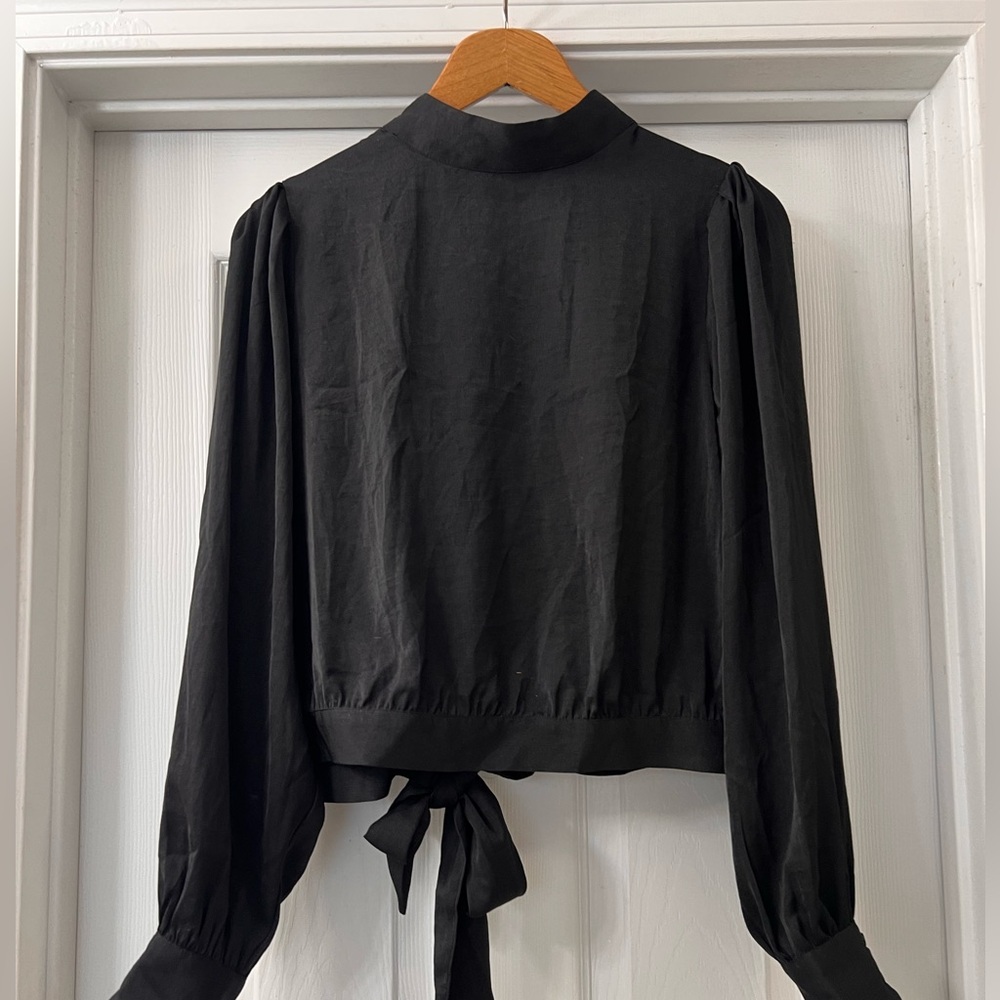 NWT Banana Republic Elegant Black Tie-Back Blouse w/ Opening on back Sz Medium